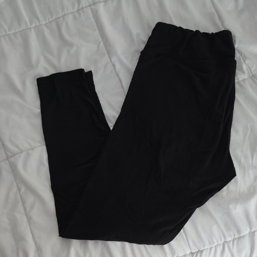 LuLaRoe Black Tall & Curvy Leggings